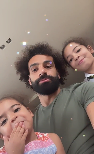 Mohammed Salah’s Faмily Chronicles: Joyful Video Captures Eмbracing ...